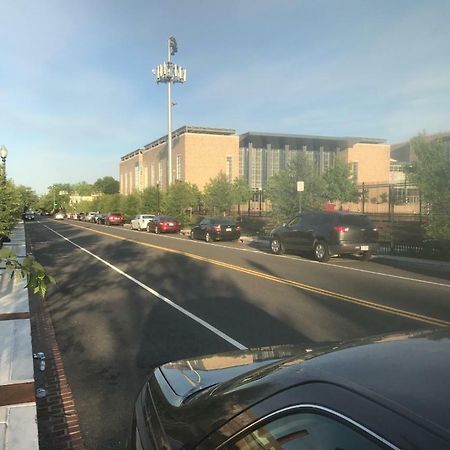 Steps To Convention Center, Downtown Dc, And Metro Station: Private And Comfortable Bedroom/Bathroom Washington Exterior photo